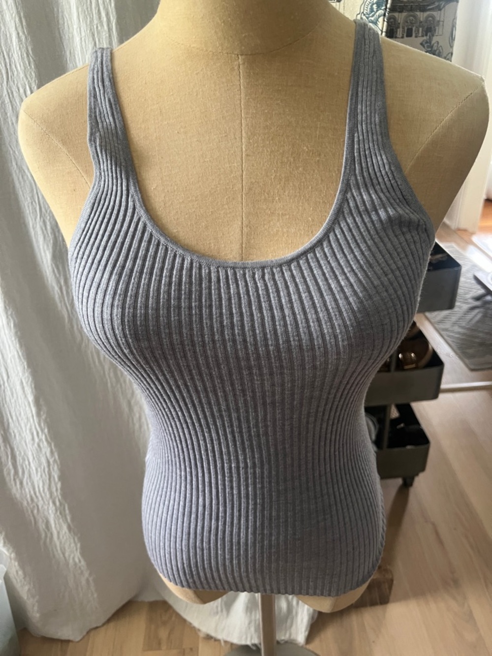 Theory Ribbed Scoop Tank Top - Gray